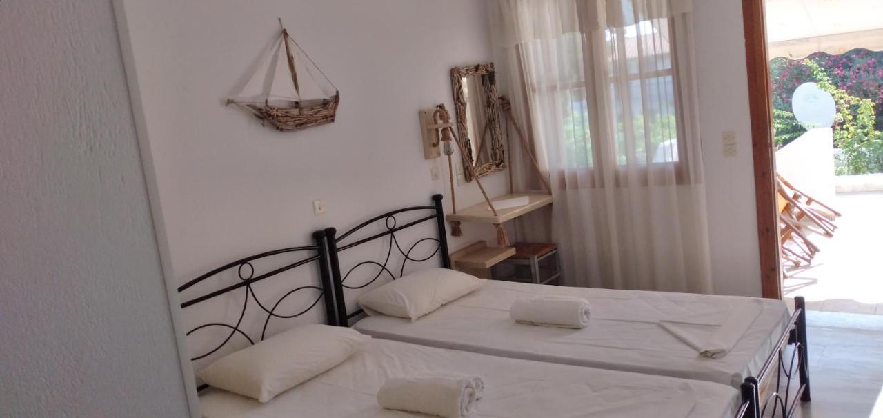 Athina Studio Apartments Kerveli Exterior foto
