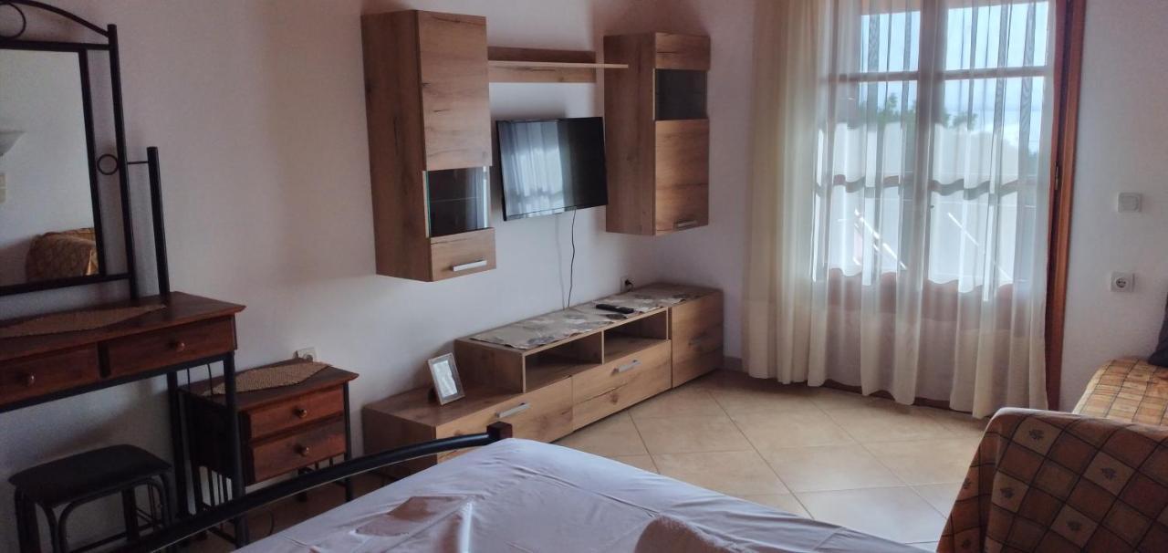 Athina Studio Apartments Kerveli Exterior foto