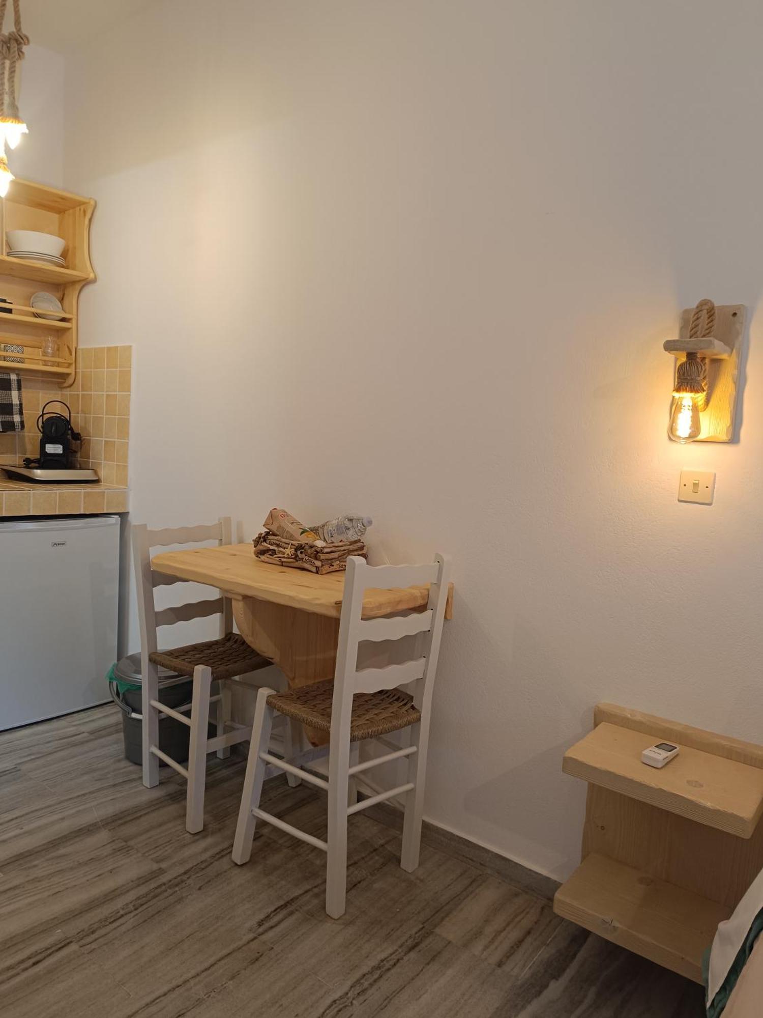 Athina Studio Apartments Kerveli Quarto foto